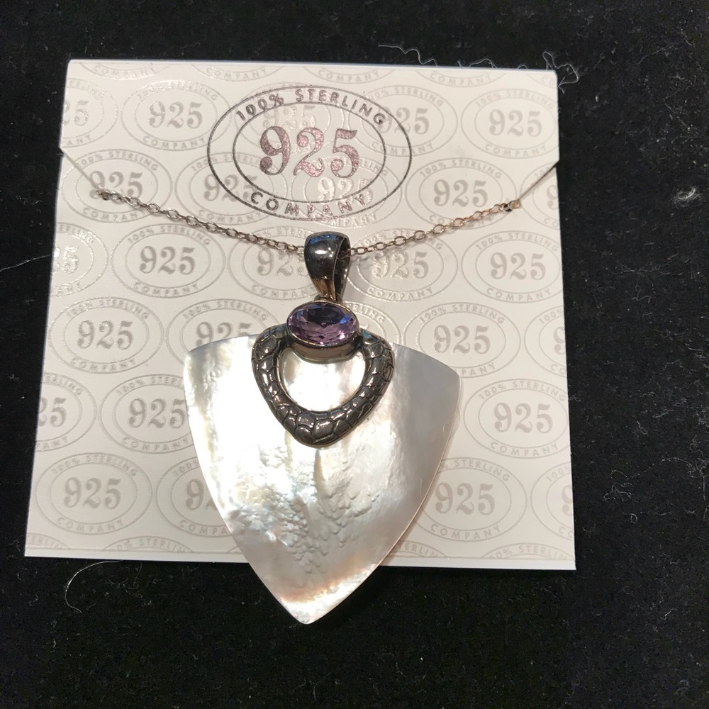 Silver shell necklace